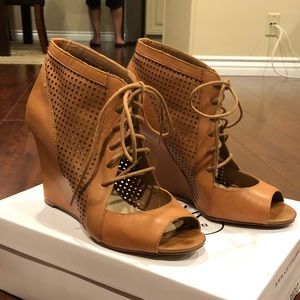 Steve Madden Wedges Size 8.5